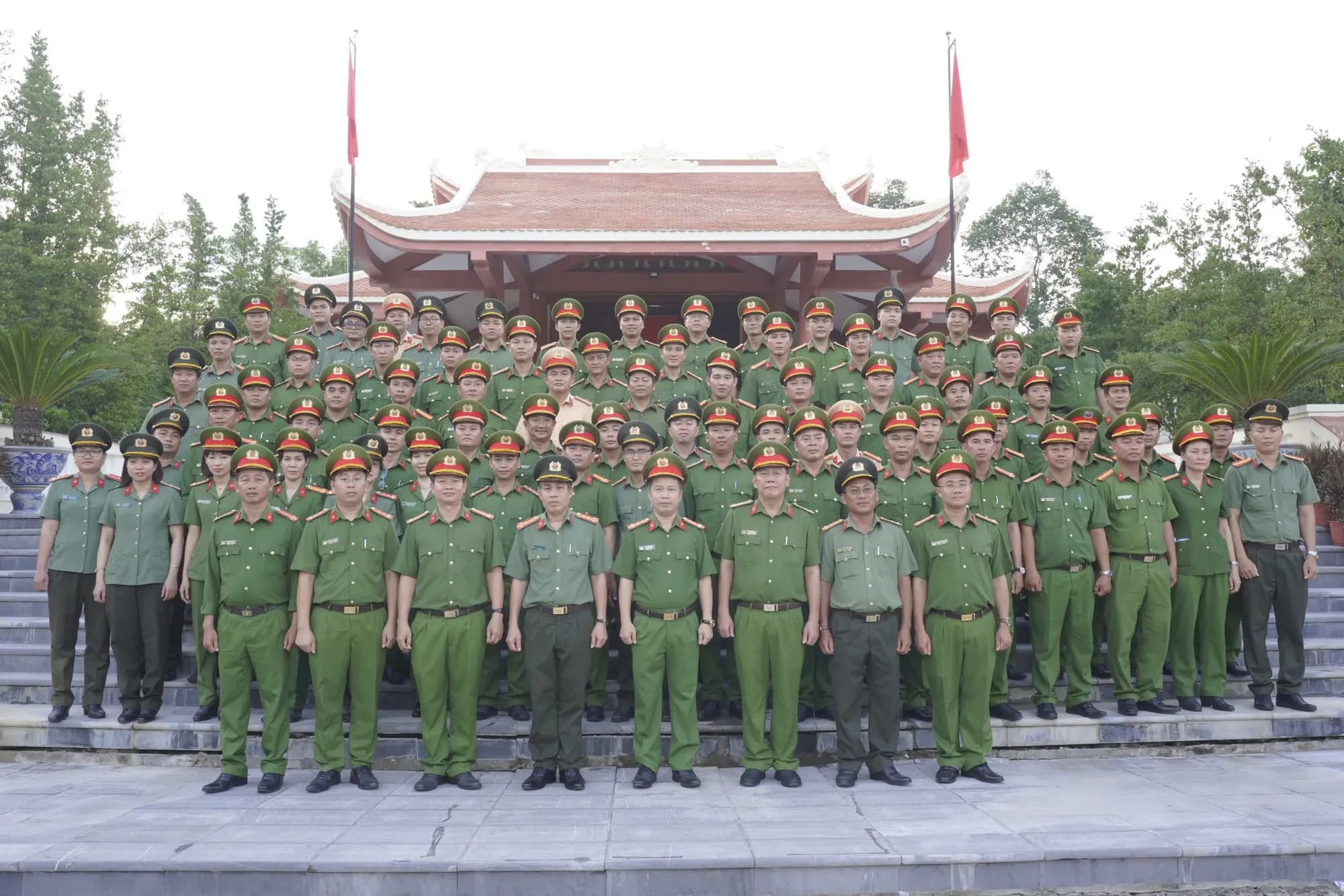 Hành trình về nguồn tại Khu Di tích lịch sử quốc gia Hòn Đá Bạc