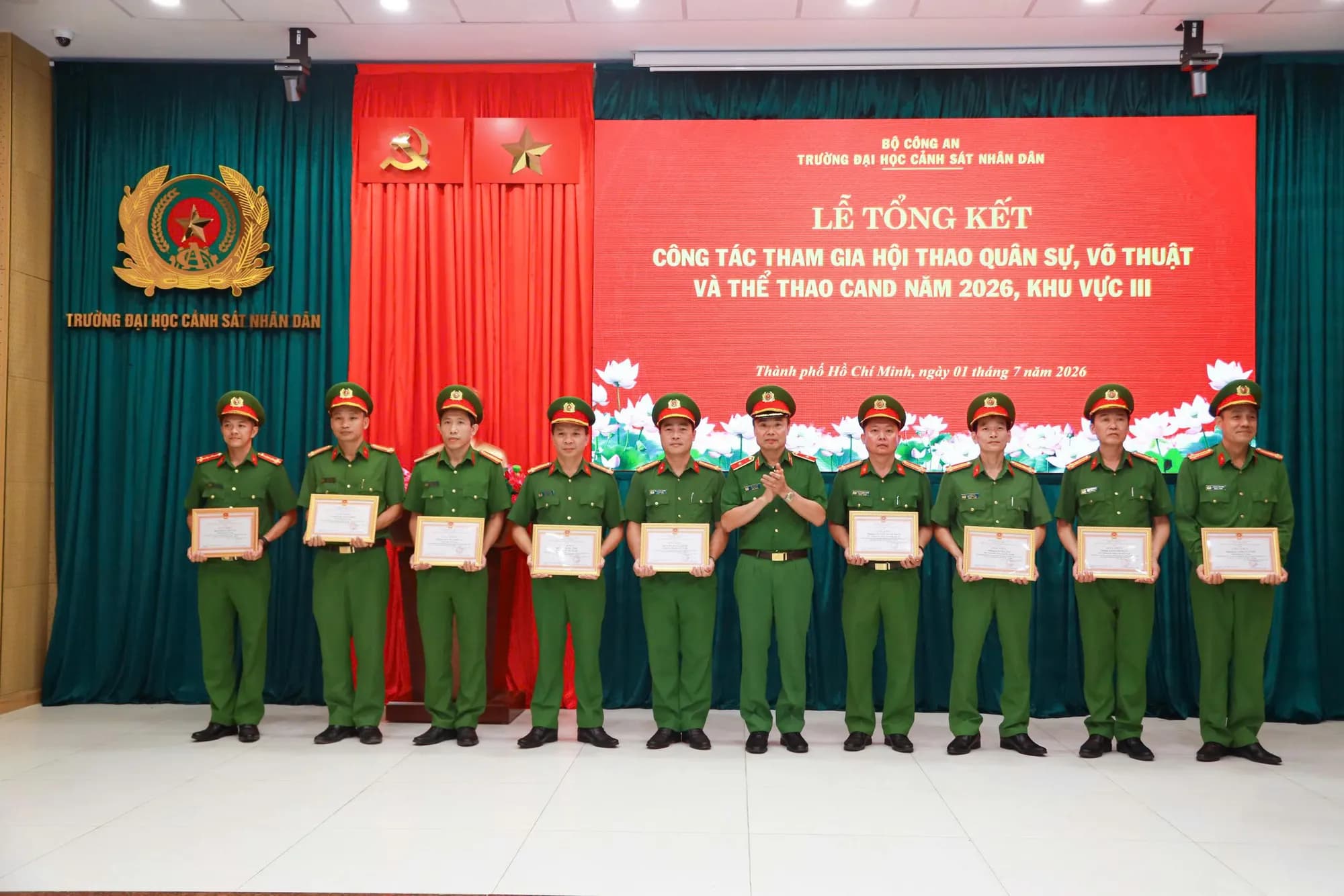 5 tập thể, 139 cá nhân được khen thưởng trong Lễ tổng kết công tác tham gia Hội thao quân sự, võ thuật và thể thao CAND năm 2026 - Khu vực III

 