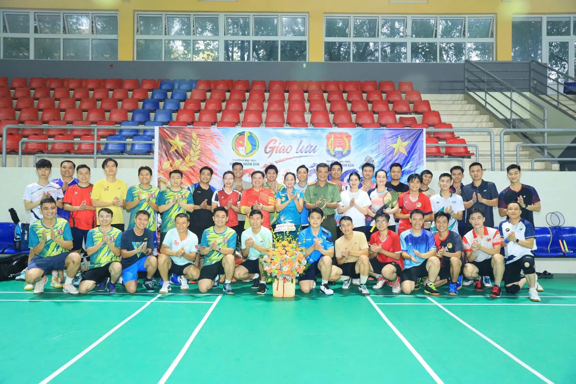 Giao lưu thể thao chào mừng 80 năm Ngày truyền thống lực lượng An ninh nhân dân