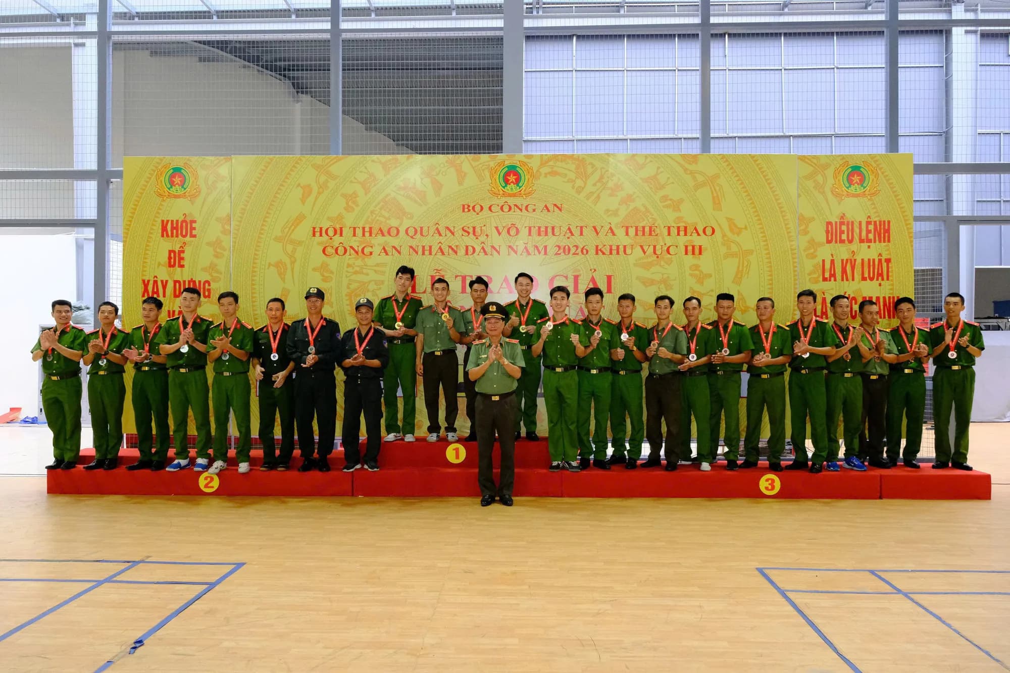 Trường Đại học CSND đạt thành tích cao tại nội dung thi đấu đối kháng gậy ngắn