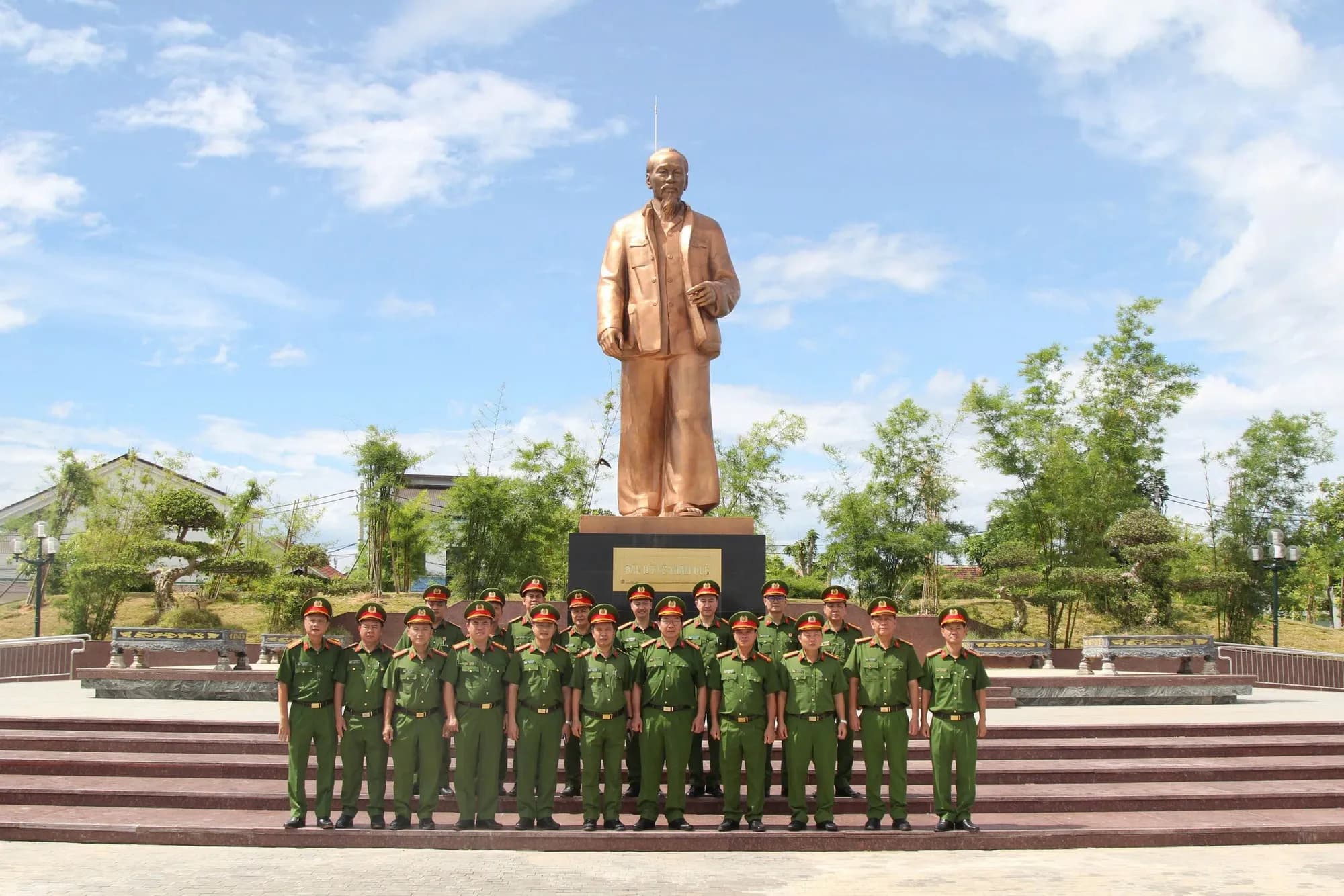 Về với xứ Nghệ anh hùng