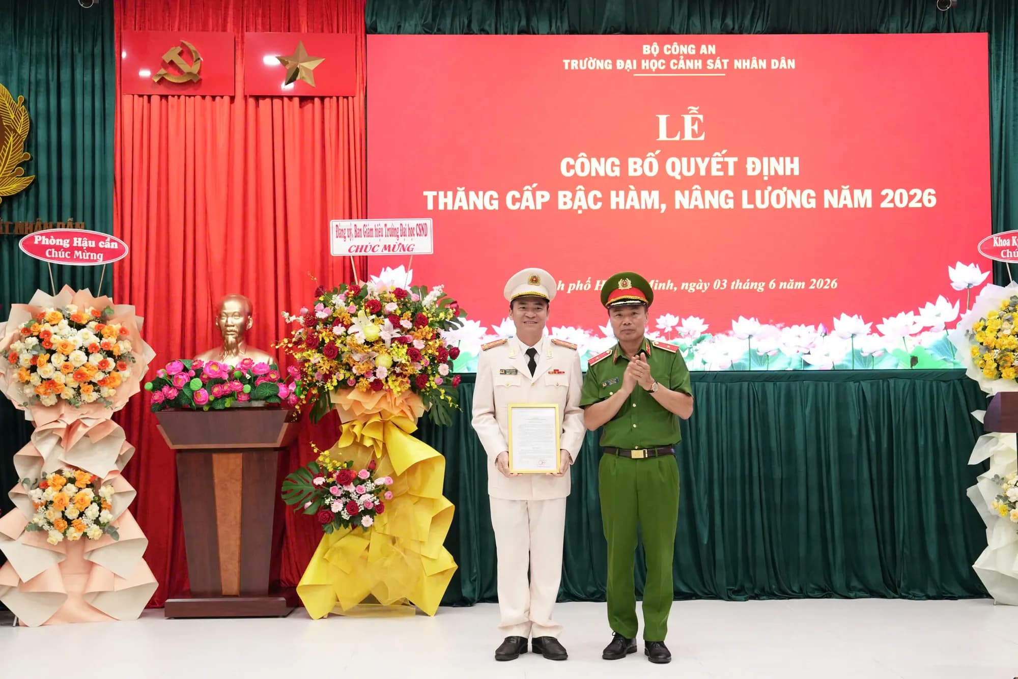 Lễ công bố Quyết định thăng cấp bậc hàm, nâng lương năm 2026