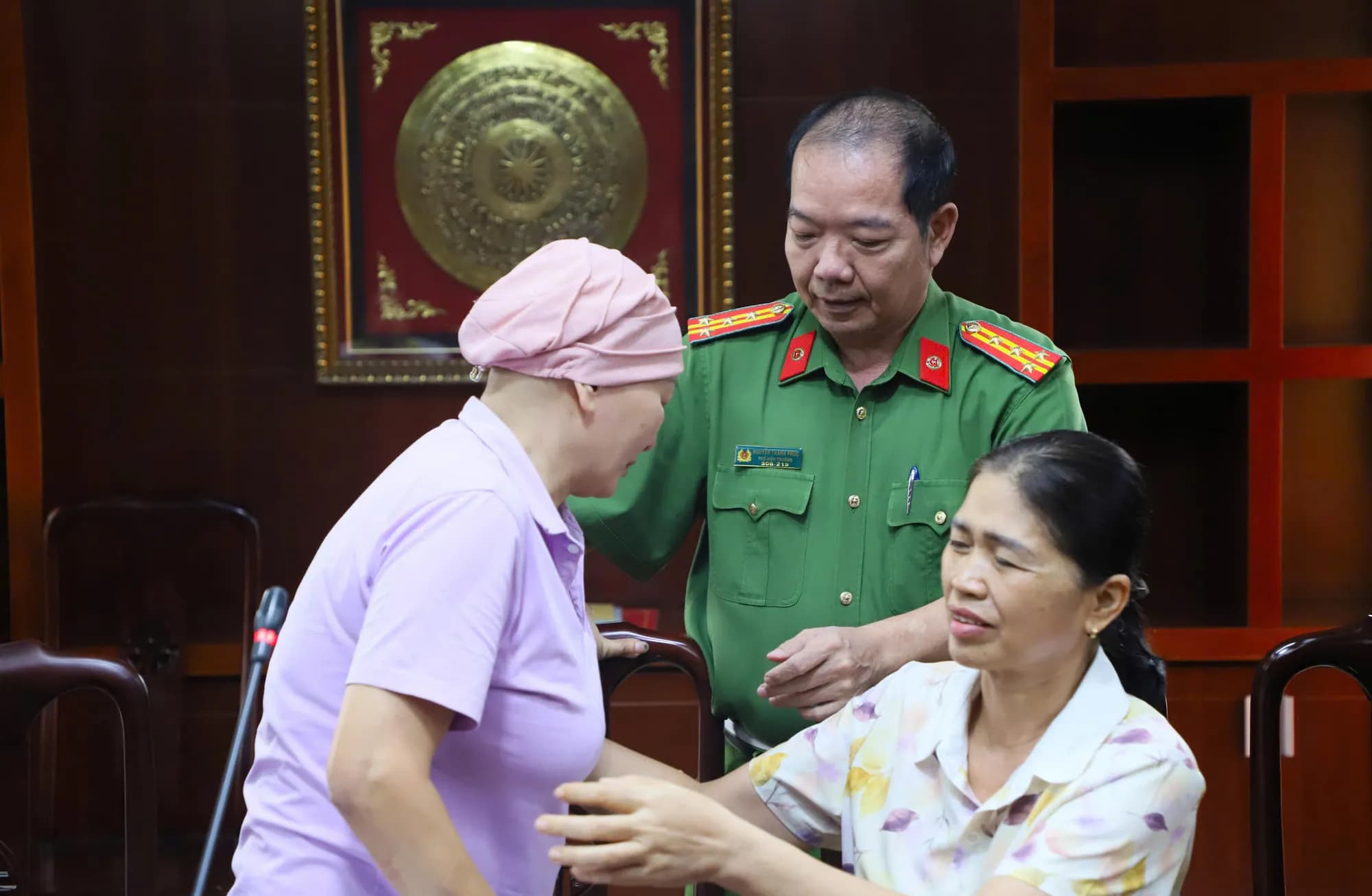 Trường Đại học CSND trao tặng hơn 260 triệu đồng hỗ trợ nhân viên có hoàn cảnh khó khăn