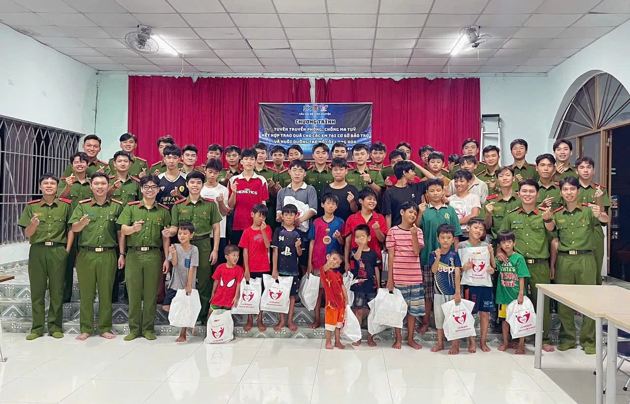 Nụ cười em thơ