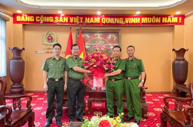 Trường Đại học Cảnh sát nhân dân thăm, chúc mừng Trường Đại học An ninh nhân dân và Trường Cao đẳng Cảnh sát nhân dân II