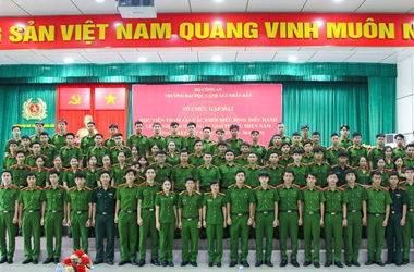  Gặp mặt học viên tham gia các khối diễu binh, diễu hành trong Lễ kỷ niệm 50 năm ngày giải phóng Miền Nam thống nhất Đất nước