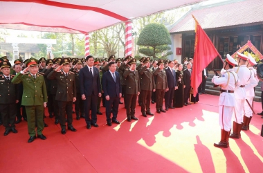 Dâng hương tưởng niệm 110 năm Ngày sinh đồng chí Trần Quốc Hoàn