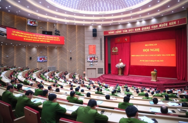 Trấn áp quyết liệt, kiên quyết không dung thứ các loại tội phạm gây ảnh hưởng trực tiếp đến cuộc sống bình yên, hạnh phúc của Nhân dân