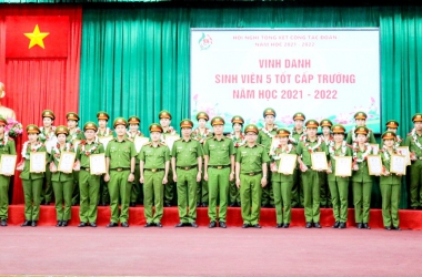 40 cán bộ Đoàn được khen thưởng trong công tác Đoàn và phong trào thanh niên