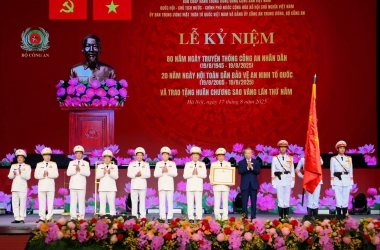 Tiếp tục lập nên nhiều chiến công, thành tích đặc biệt xuất sắc, tô thắm thêm Lá cờ truyền thống của Công an nhân dân Anh hùng