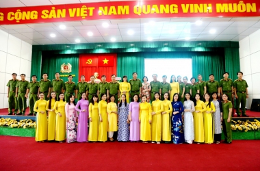 Gặp mặt kỷ niệm 92 năm Ngày phụ nữ Việt Nam