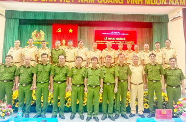 Khai giảng lớp bồi dưỡng nghiệp vụ Cảnh sát giao thông