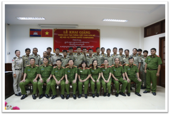 Khai giảng khóa đào tạo tiếng Việt cho cán bộ Bộ Nội vụ  Vương quốc Campuchia