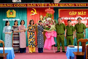 Gặp mặt kỷ niệm 88 năm Ngày phụ nữ Việt Nam