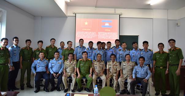 Bế giảng 2 lớp bồi dưỡng nghiệp vụ cho Lãnh đạo cấp phòng Bộ nội vụ Vương quốc Campuchia