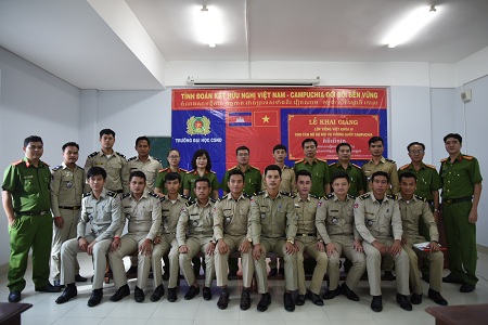 Khai giảng lớp Tiếng Việt Khóa IV cho cán bộ Bộ Nội vụ Vương quốc Campuchia