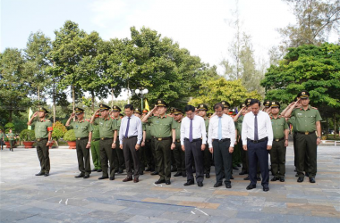 Đời đời ghi nhớ công lao to lớn của các Anh hùng liệt sĩ