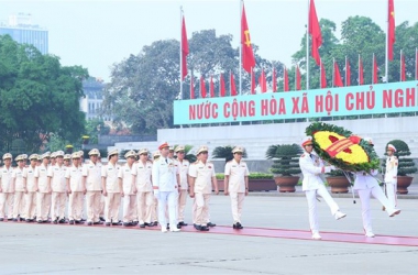 Đảng ủy Công an Trung ương, Bộ Công an vào Lăng viếng Chủ tịch Hồ Chí Minh nhân kỷ niệm 49 năm Ngày giải phóng miền Nam, thống nhất đất nước