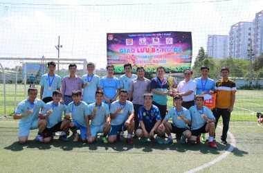 Đội bóng Phòng QLNCKH -  Đoàn Thanh niên vô địch Giải bóng đá chào mừng Ngày thành lập ĐTNCS HCM