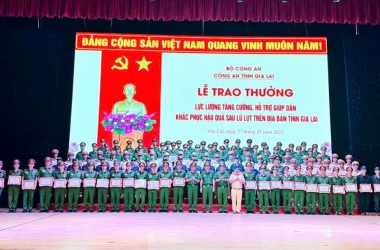 Dấu ấn người người cán bộ, học viên Trường Đại học CSND trong bão lũ