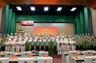 Công bố Quyết định của Bộ trưởng Bộ Công an về tổ chức, cán bộ Công an 34 tỉnh, thành phố