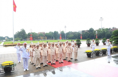 Đoàn đại biểu Đảng ủy Công an Trung ương, Bộ Công an vào Lăng viếng Chủ tịch Hồ Chí Minh nhân kỷ niệm 79 năm Quốc khánh 2/9