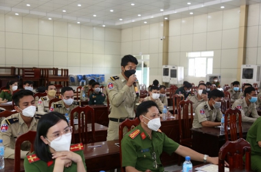 Đối thoại giữa Ban Giám hiệu, lãnh đạo các đơn vị với học viên Campuchia
