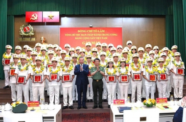 Khắc ghi lời dạy của Bác, ra sức thi đua, thực hiện thắng lợi mọi nhiệm vụ chính trị, xứng đáng với niềm tin yêu của Đảng, Nhà nước và Nhân dân