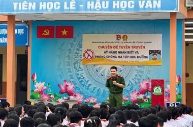 Tuyên truyền về phòng, chống ma túy cho học sinh trường THCS Tân Xuân, xã Xuân Thới Sơn, TP. Hồ Chí Minh