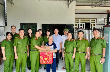 Đem yêu thương đến với các gia đình chính sách tại xã Hồ Tràm