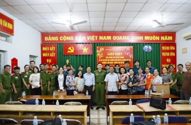 Trường Đại học Cảnh sát nhân dân thăm hỏi, chúc Tết chính quyền và nhân dân khu vực Trường đóng quân