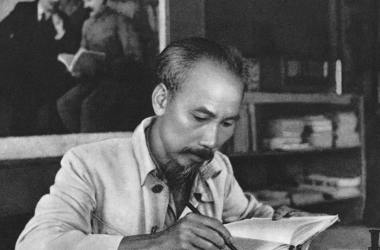 Học tập và làm theo phương pháp luận Hồ Chí Minh trong công cuộc đổi mới, phát triển đất nước