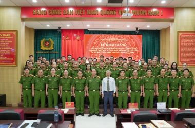 Bồi dưỡng về kiểm định chất lượng cơ sở giáo dục đại học và chương trình đào tạo cho cán bộ, giảng viên Nhà trường
