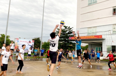 Giao lưu bóng chuyền với sinh viên quốc tế