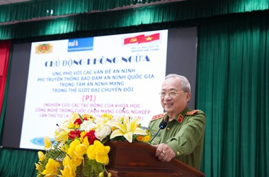 Đồng chí GS TS, Thượng tướng Nguyễn Văn Thành báo cáo chuyên đề tại Trường Đại học Cảnh sát nhân dân