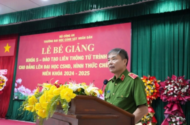  Bế giảng Khóa 5 - Đào tạo liên thông từ trình độ cao đẳng lên đại học, hình thức chính quy 