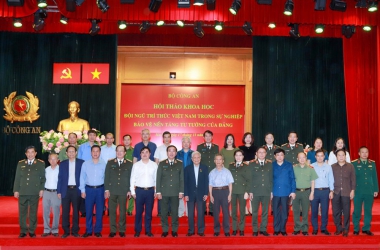 Phát huy vai trò của đội ngũ trí thức Việt Nam trong sự nghiệp bảo vệ nền tảng tư tưởng của Đảng