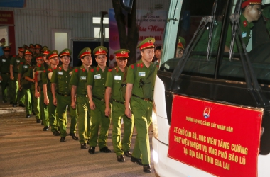 190 cán bộ, giảng viên, học viên Trường Đại học CSND tham gia hỗ trợ các tỉnh miền Trung ứng phó, khắc phục hậu quả bão lũ