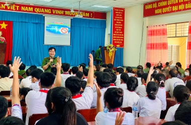 Chuỗi hoạt động chào mừng Ngày pháp luật Việt Nam tại tỉnh Tiền Giang