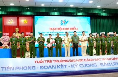 Tuổi trẻ Trường Đại học Cảnh sát nhân dân tiếp nối tinh thần Ngày 30/4 lịch sử