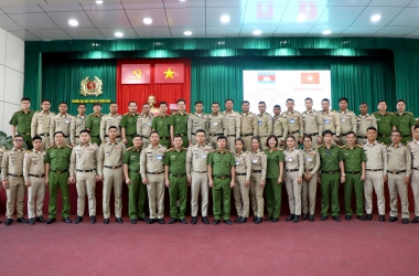 Khai giảng khóa bồi dưỡng nghiệp vụ công tác lãnh đạo cấp quận, huyện cho cán bộ Bộ Nội vụ Campuchia