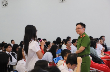 Tuyên truyền pháp luật cho học sinh Trường THCS-THPT Song ngữ Lạc Hồng