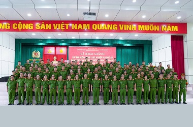 Khai giảng lớp bồi dưỡng pháp luật, nghiệp vụ cho cán bộ đã tốt nghiệp đại học, cao đẳng ngoài ngành mở tại Trường