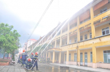  Thực tập phương án chữa cháy và CNCH tại điểm đào tạo Thành phố Cần Thơ