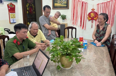 Học viên Trường Đại học CSND hỗ trợ Công an tỉnh Bà Rịa - Vũng Tàu đẩy mạnh Đề án 06 và lấy ý kiến Nhân dân về dự thảo Hiến pháp