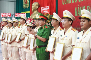 Lễ Công bố Quyết định thăng cấp bậc hàm, nâng bậc lương năm 2025