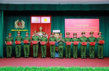 Bế giảng Lớp TB12S