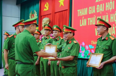 121 tập thể, cá nhân được khen thưởng trong Tổng kết công tác tham gia Đại hội khoẻ “Vì an ninh Tổ quốc” và  Hội thi Điều lệnh, quân sự, võ thuật CAND