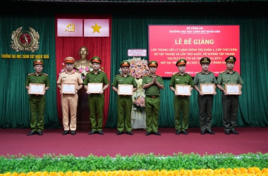 Bế giảng 02 lớp Trung cấp lý luận chính trị mở tại Trường