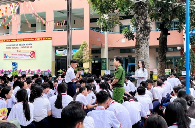 Tuyên truyền phòng, chống tác hại của ma túy, thuốc lá điện tử cho học sinh Trường Trung học cơ sở Võ Văn Tần